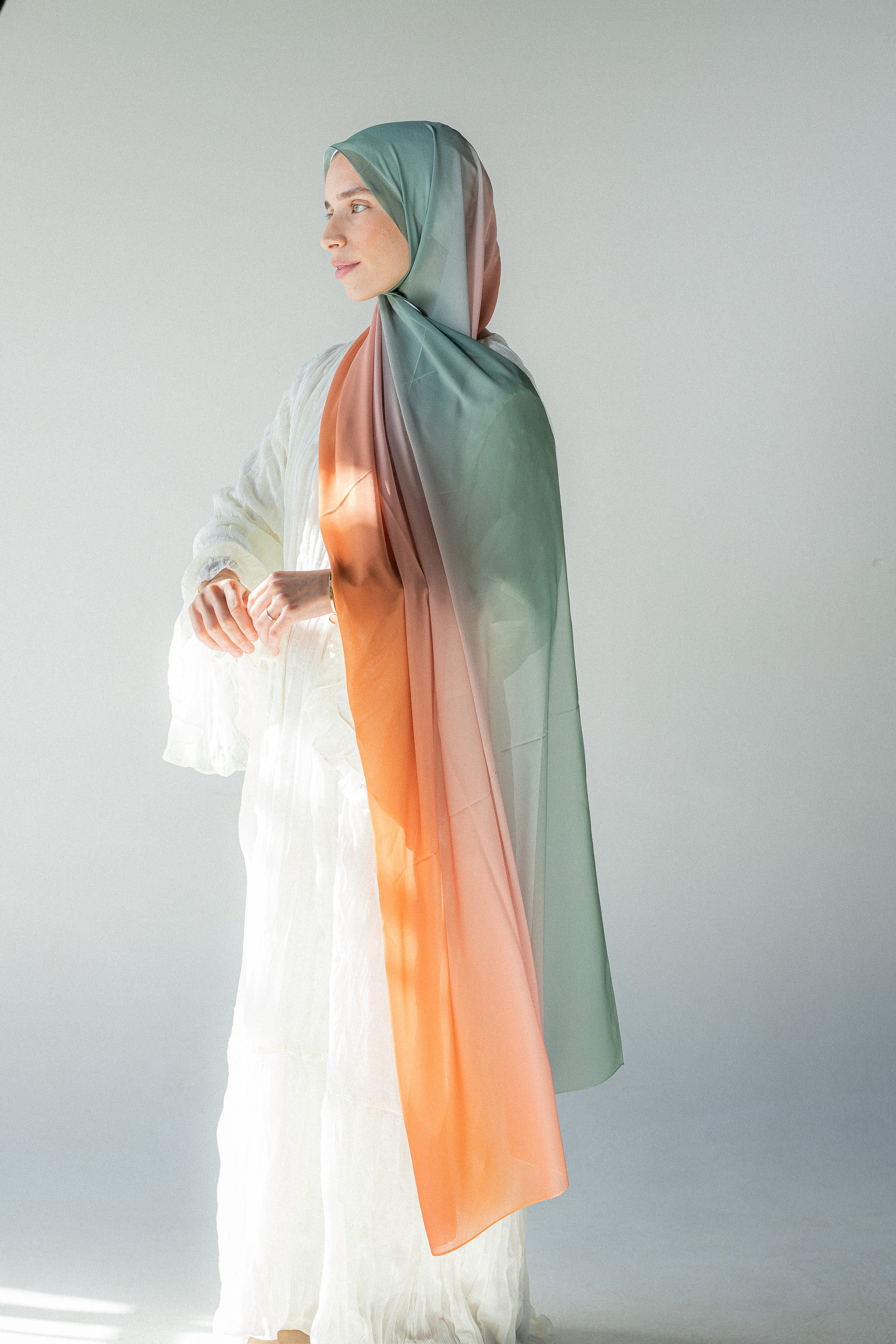 Elegant chiffon hijab Golden Hour – model wearing warm-toned outfit