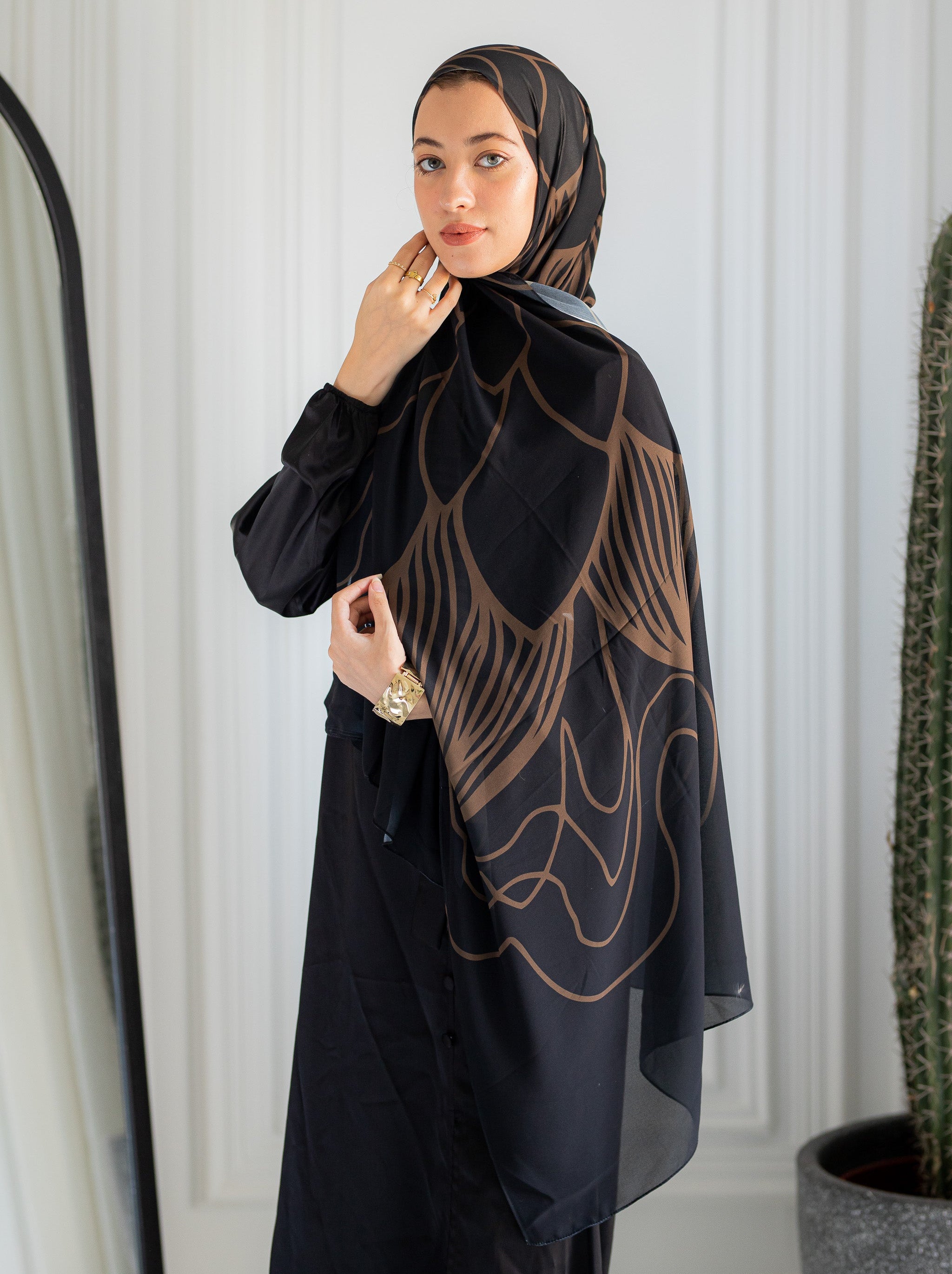 Night Dunes Luxury Chiffon Hijab – Black and Bronze Abstract Pattern