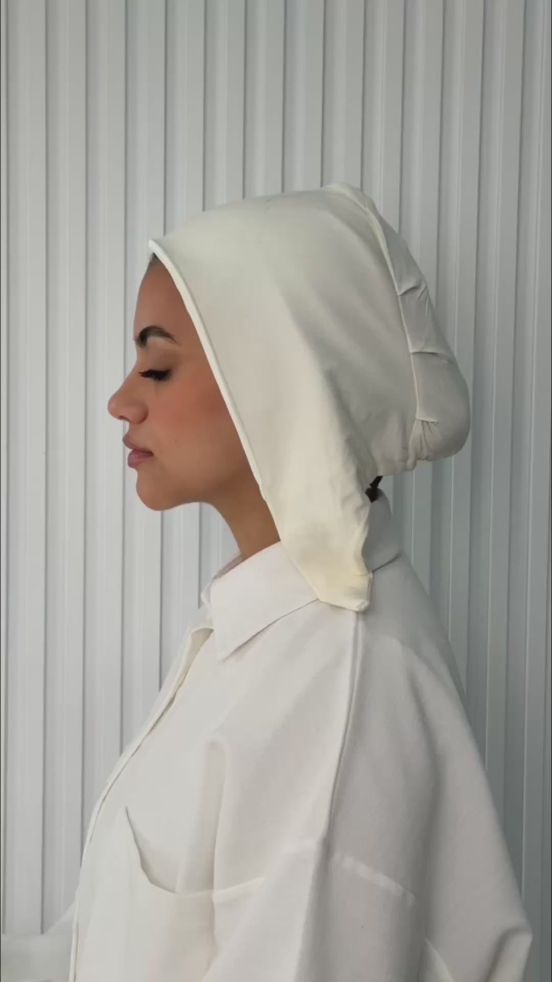 JAIDA Inner Silk Under-scarf for a smooth hair-facing layer