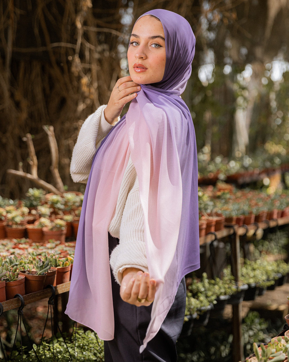 Chiffon vs Modal Hijab: Which Fabric Is Right for You?