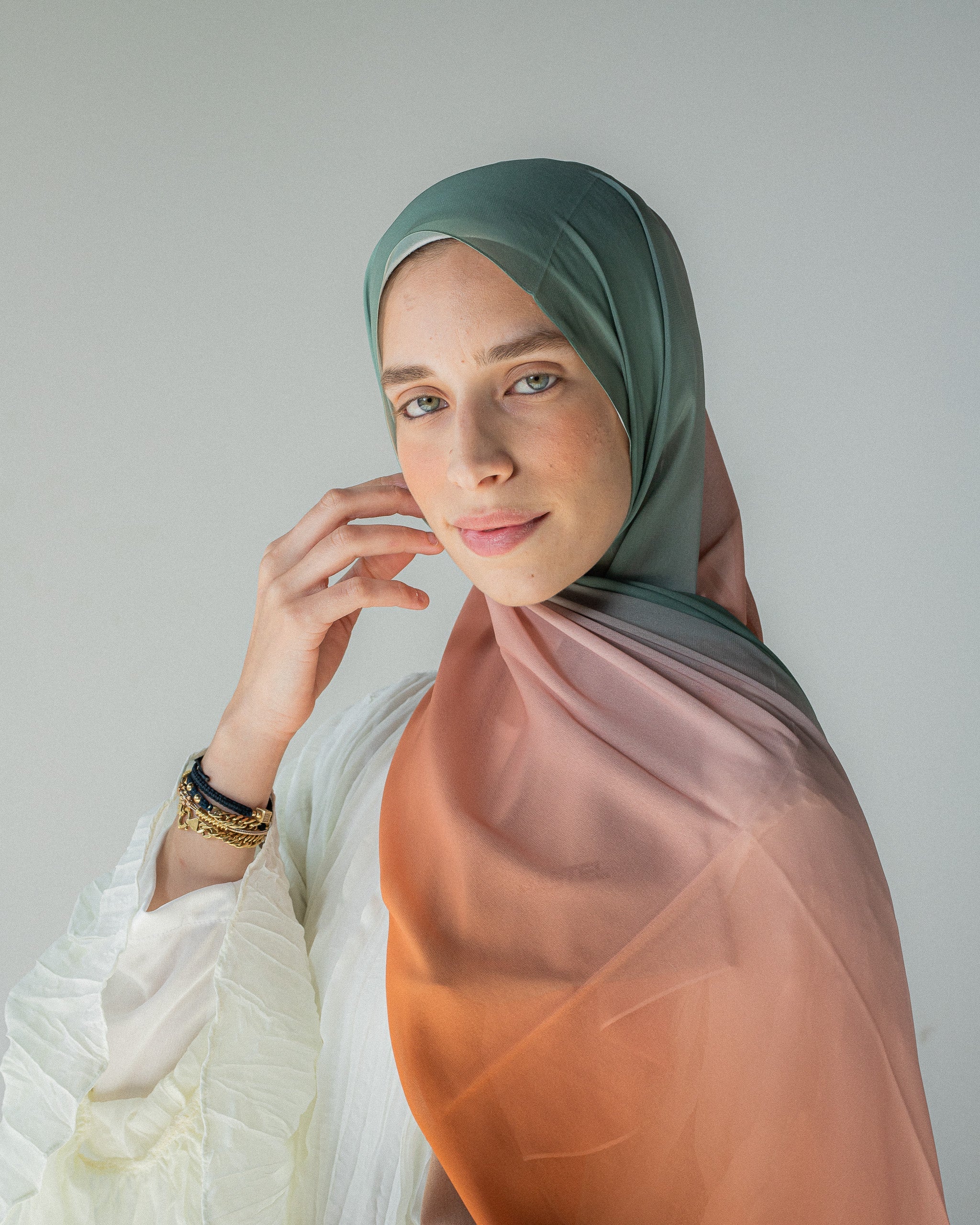 Elegant chiffon hijab Golden Hour – model wearing warm-toned outfit