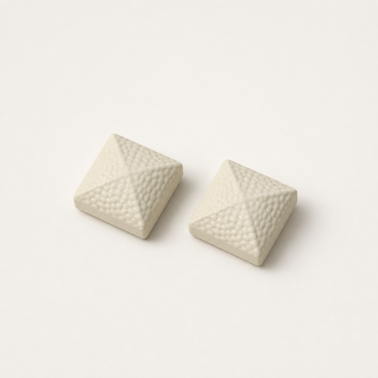Ivory textured square pyramid hijab magnet set