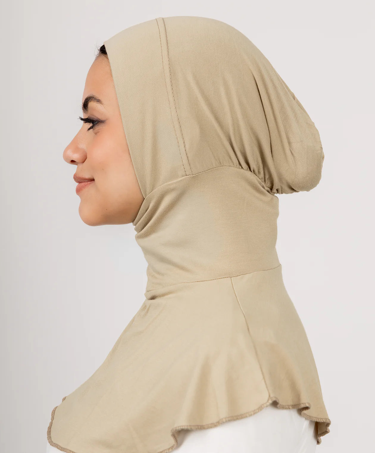 JAIDA Full Neck Underscarf in beige cotton lycra, side profile with smooth neckline coverage for chiffon or satin hijabs.